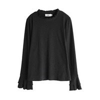 二重フリルのスタンドカラーとベルカフのフィット感のあるトップス