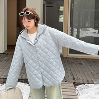 重ね着風スウェットフード付きダイヤキルティングジャケット