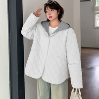 重ね着風スウェットフード付きダイヤキルティングジャケット