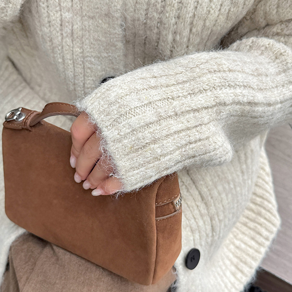 スタンドカラーとビッグカラーの2WAY シャギーニットカーディガン7