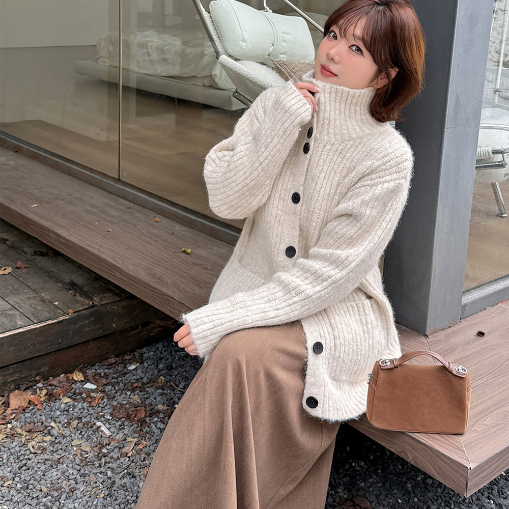 スタンドカラーとビッグカラーの2WAY シャギーニットカーディガン1