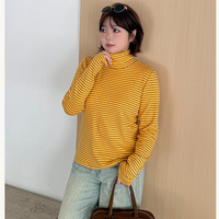 レイヤードにもおすすめ！細ボーダー柄ハイネックトップス