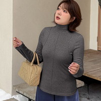 ストレッチ性とフィット感に優れた起毛ニット生地ハイネックトップス