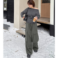 長さ6m違いの2タイプ 裏起毛のワイドレッグ ウエストゴム カーゴパンツ