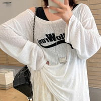 タンクトップとシアー長袖プルオーバーの着回し力抜群アンサンブル