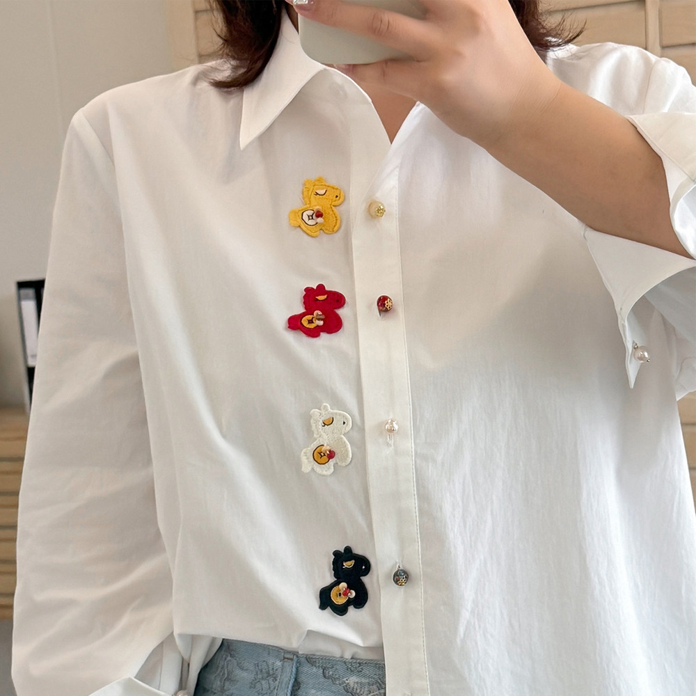 カラフルボタンとポニー刺繍が大人可愛い オーバーサイズ長袖シャツ3