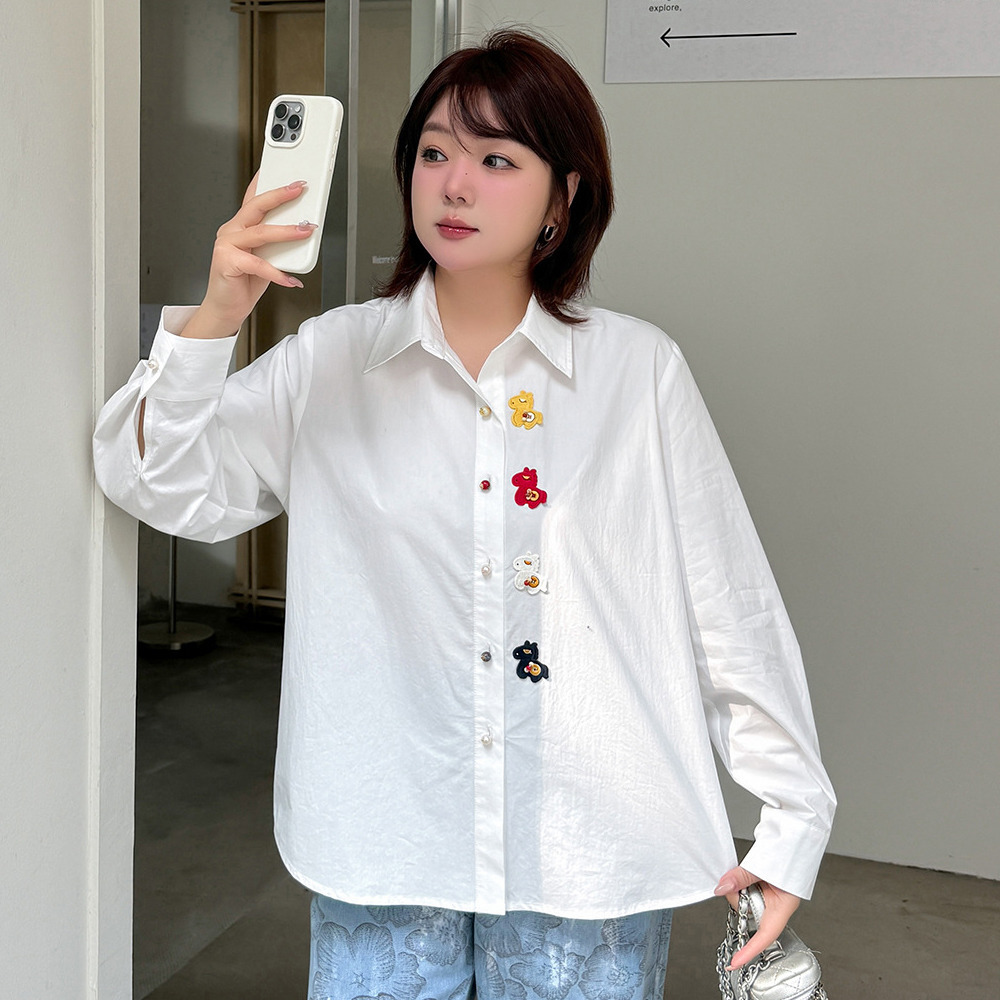 カラフルボタンとポニー刺繍が大人可愛い オーバーサイズ長袖シャツ1