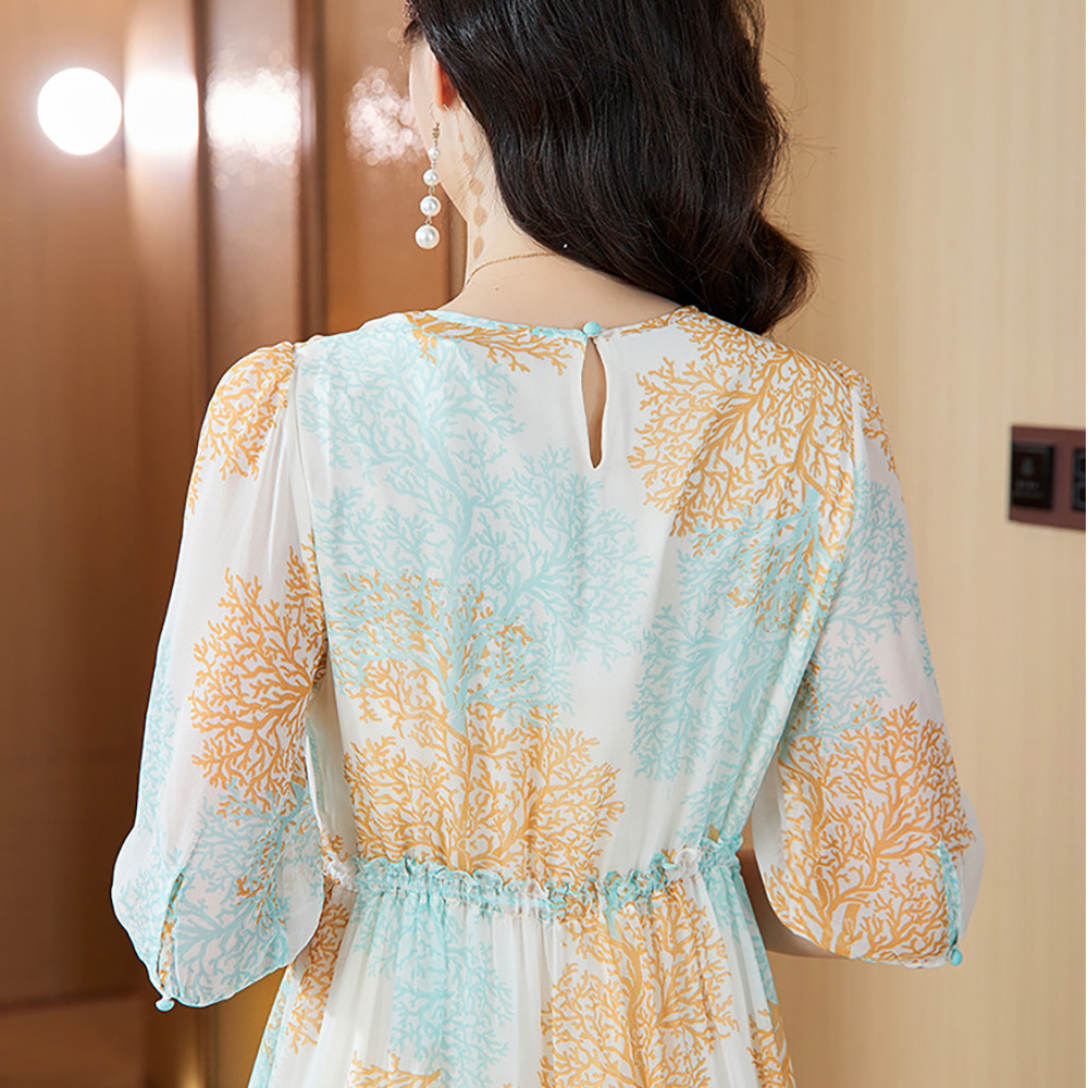 シルクライクなふんわりシフォン ツリープリントティアードワンピース10