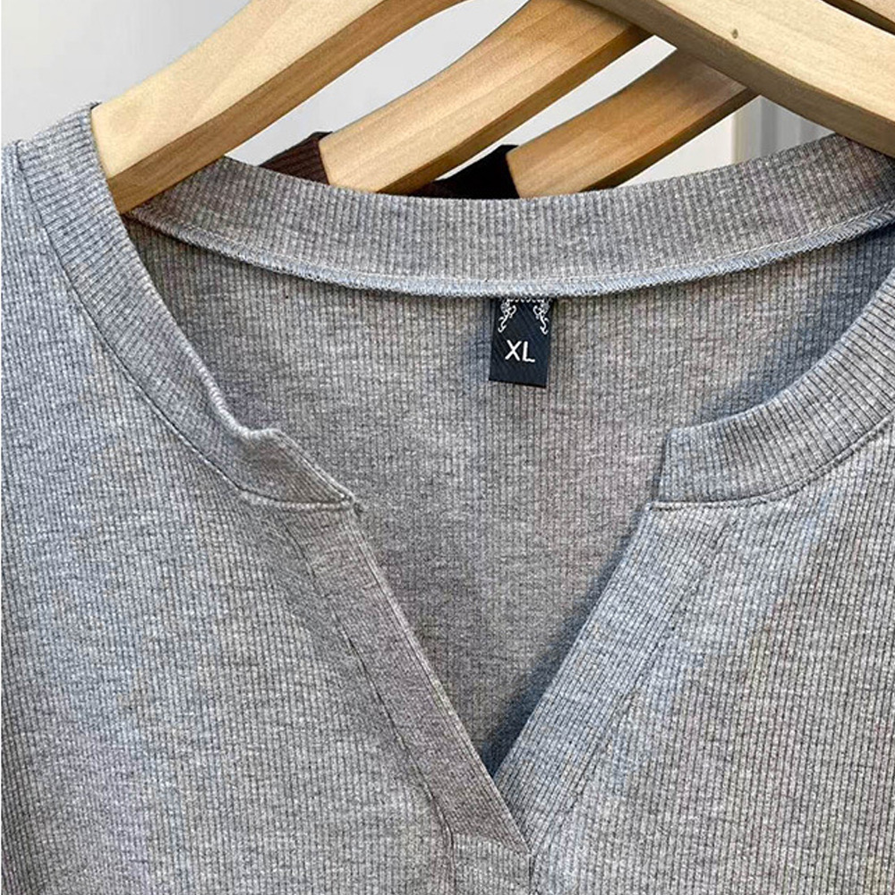 伸縮性に優れたリブニット素材で脇やキーネックのスタイルアップTシャツ sanmaru7