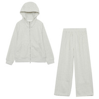ダブルジップパーカーとサイドプリーツパンツのスウェットスーツ