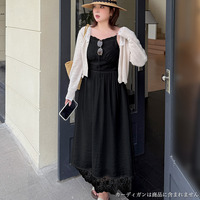 裾にレースをコラージュしたクレープ素材のサスペンダーワンピース