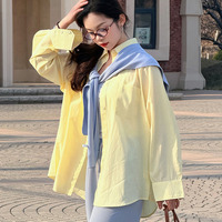 レイヤードにも最適 ボックスシルエットのシンプルなシャツブラウス