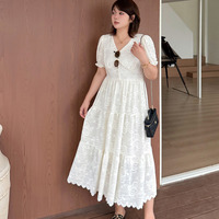 クラシカルなペイズリー柄のレースが優雅なティアードワンピース