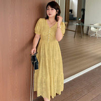 クラシカルなペイズリー柄のレースが優雅なティアードワンピース