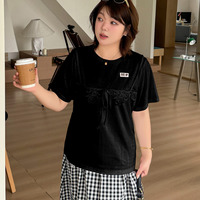 フェイクレイヤードスタイルのカジュアル＆ガーリーTシャツ