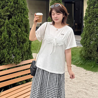 フェイクレイヤードスタイルのカジュアル＆ガーリーTシャツ