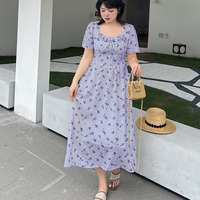 クラシカルな小花プリント スクエアネック フレアワンピース