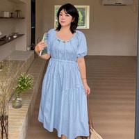 天然石のようなビーズが顔周りを彩る、大人可愛いティアードワンピース