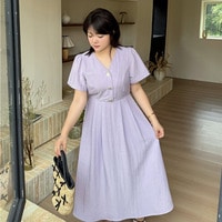 涼やかに纏う、フラワーボタン付き大人の上品Vネックワンピース