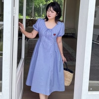 ギャザーシルエットが可愛らしい、ナチュラルフェミニンな半袖ワンピース