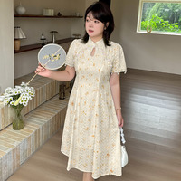 可憐な花柄とチャイナテイストが織りなす、上品フェミニンなワンピース