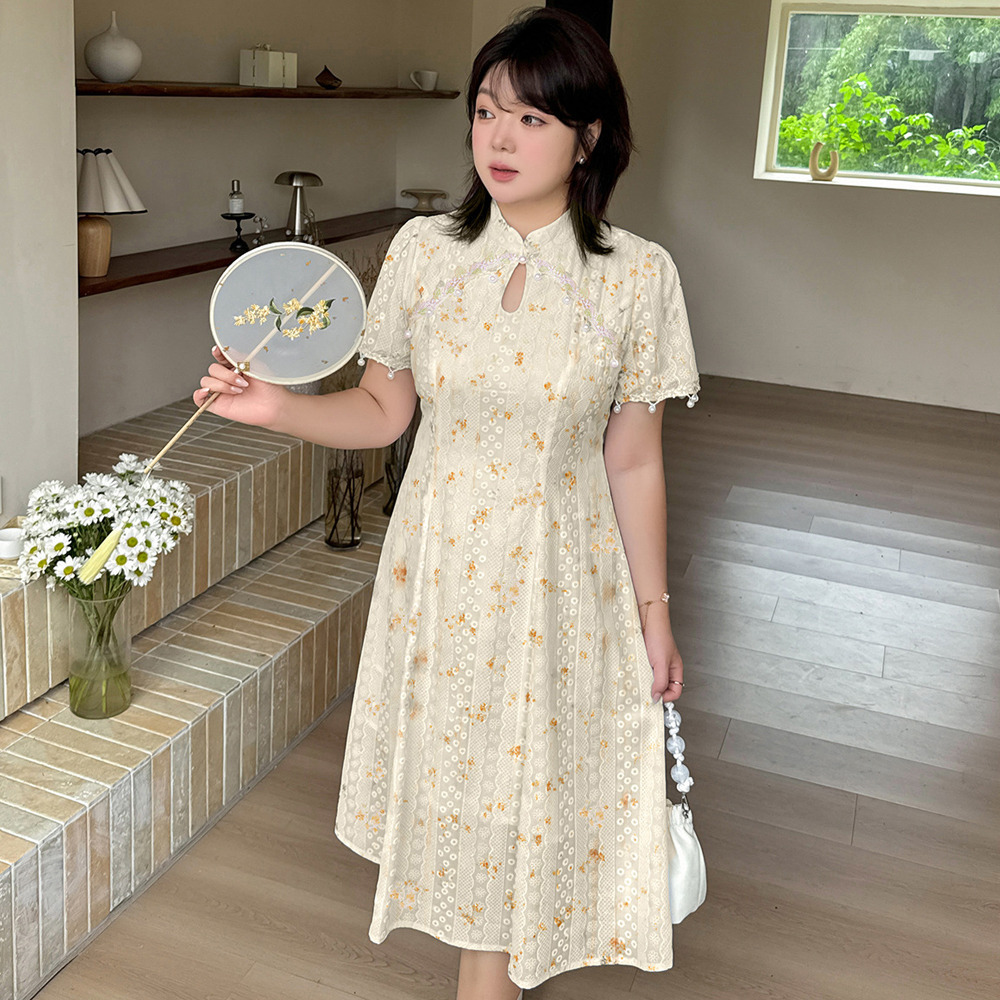 可憐な花柄とチャイナテイストが織りなす、上品フェミニンなワンピース3