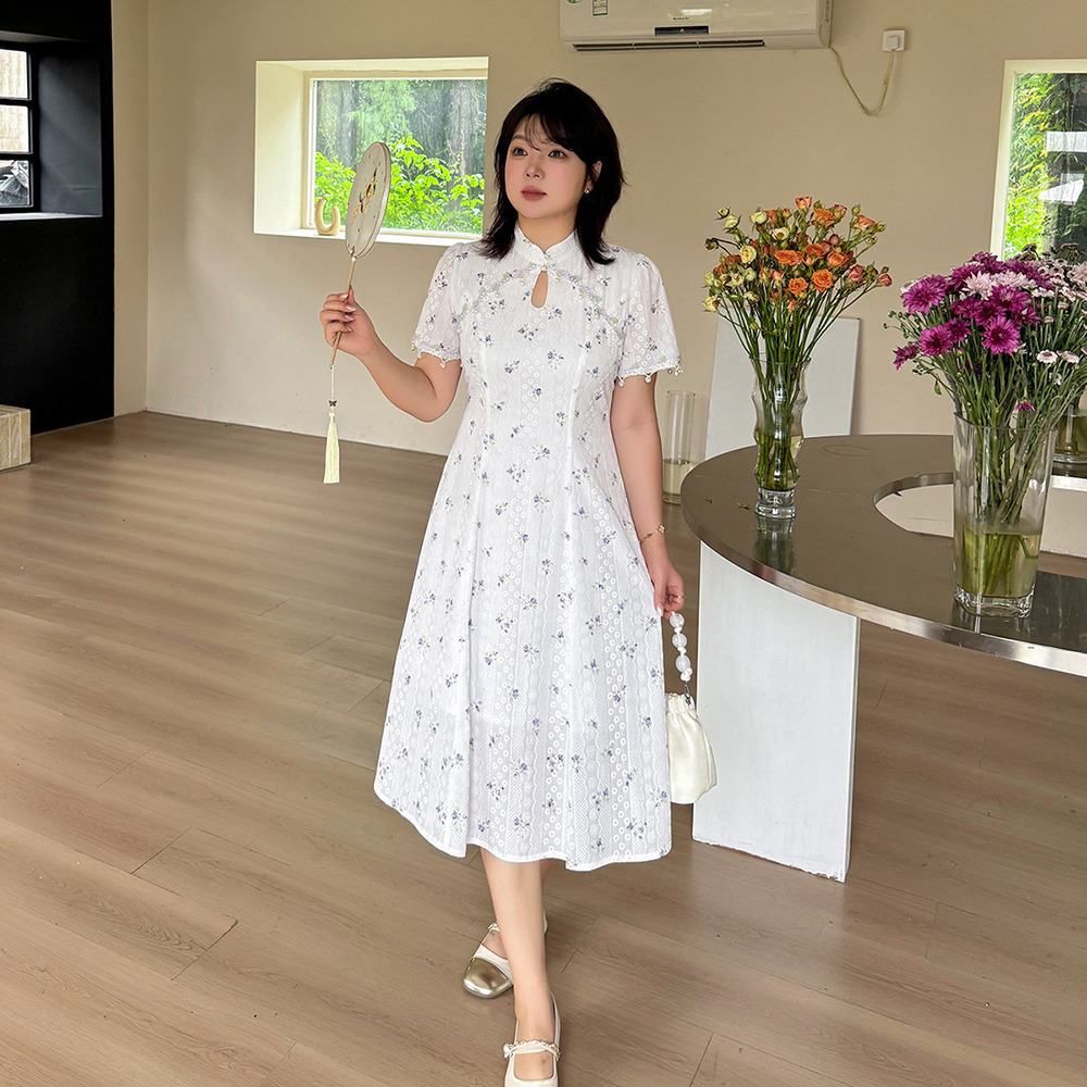 可憐な花柄とチャイナテイストが織りなす、上品フェミニンなワンピース4