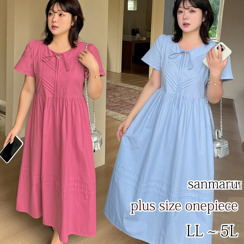 プリーツデザイン入りの上品フェミニンなコットンワンピース
