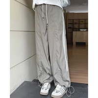 涼しくてリラクシーな穿き心地！大人のトラックワイドパンツ