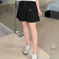 軽やかな穿き心地とトレンド感を兼ね備えたAラインカーゴショートパンツ