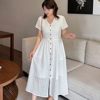 ナチュラルな可愛らしさと上品な華やかさを纏う、レースワンピース