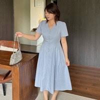 シンプルだからこそ、美しいシルエットが際立つ大人のフレアワンピース