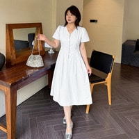 シンプルだからこそ、美しいシルエットが際立つ大人のフレアワンピース