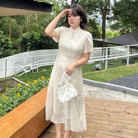 オリエンタルテイストでフェミニンな刺繍入りのチャイナ風ワンピース