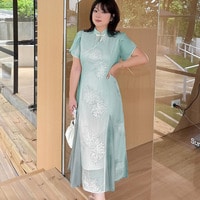 オリエンタルテイストでフェミニンな刺繍入りのチャイナ風ワンピース