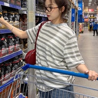 大人のカジュアルに、ほんのり遊び心を。爽やかな配色が映えるTシャツ