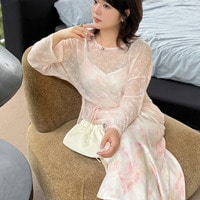 重ねるだけで叶う、抜け感と上品さ。大人フェミニンなレイヤードセット