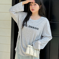 ゆったり抜け感のあるサイジング 裾スリット入りプルオーバー