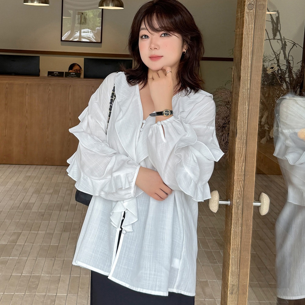 華やかなフリルを贅沢に重ねた、シャツブラウス3