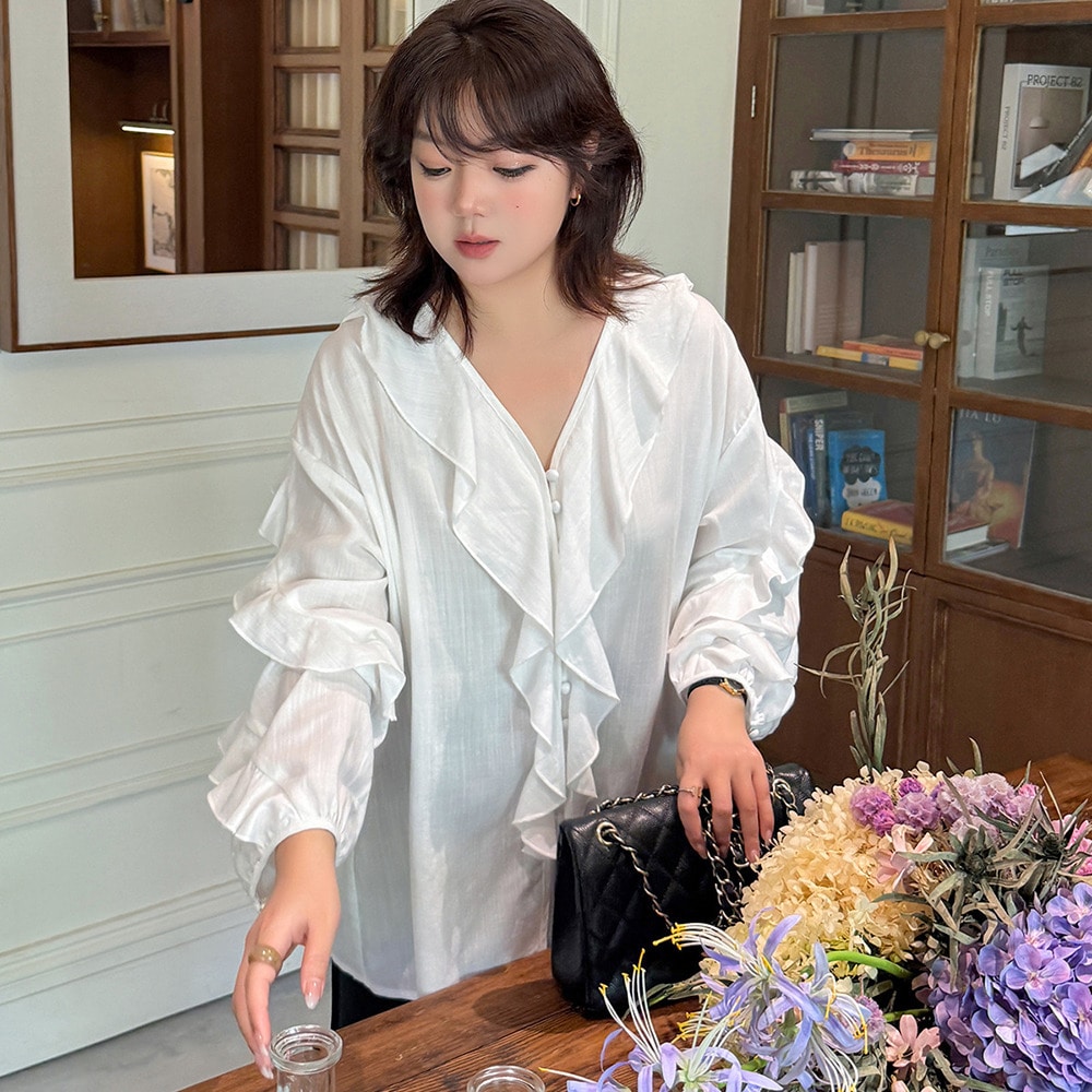 華やかなフリルを贅沢に重ねた、シャツブラウス5
