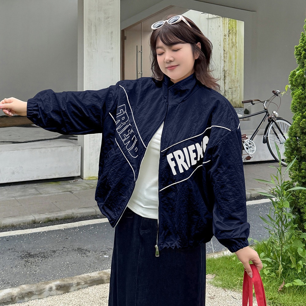 レトロなグラフィックが映える、ゆったりスタンドカラージャケット2