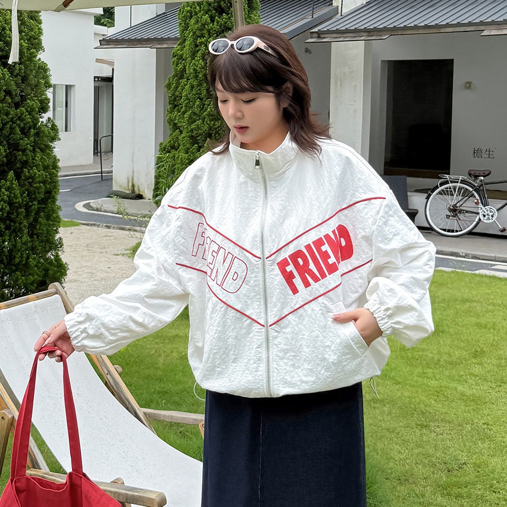 レトロなグラフィックが映える、ゆったりスタンドカラージャケット7