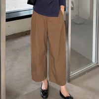 立体感のあるシルエットのクロップド丈 バルーンパンツ