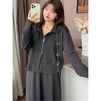 蝶モチーフチェーン付きのパーカーとスカートのカジュアルスーツ　大きいサイズ レディース