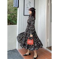 レトロな小花プリントが大人可愛いティアードワンピース　大きいサイズ レディース