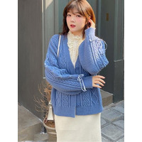 袖にリボンを編み込んだショート丈ケーブルニットカーディガン　大きいサイズ レディース