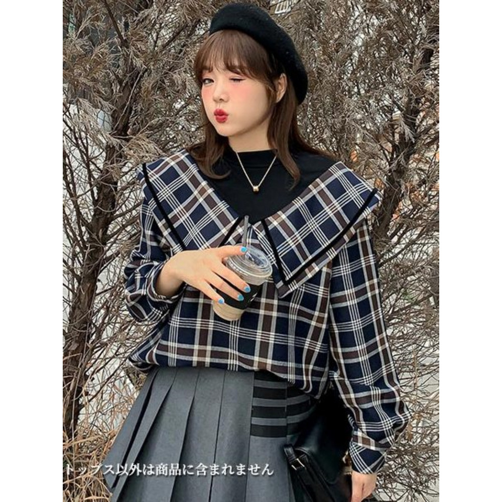 シンプルトップスとビッグカラーチェックシャツ重ね着風トップス