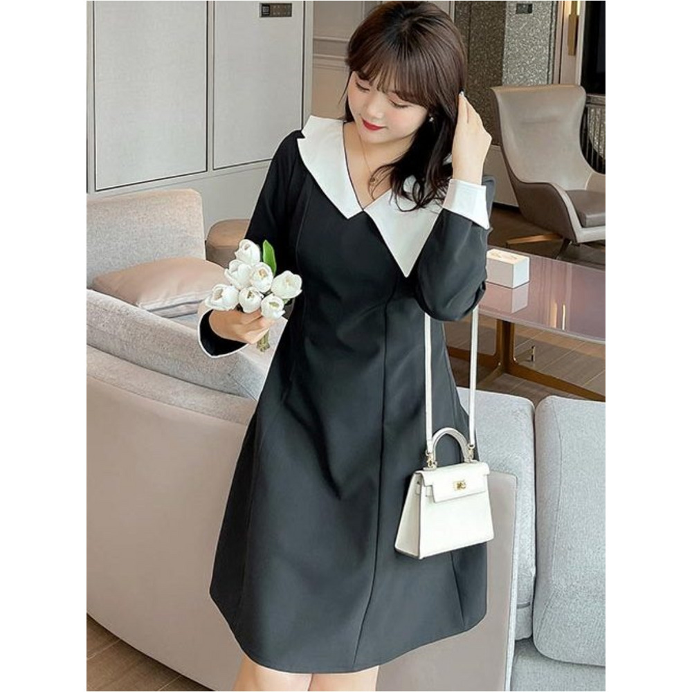 アシンメトリー白襟がモダンで上品！ブラックフレアワンピース 大きい