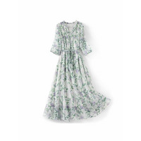 ホワイトベースにパープルフラワーとグリーンのフェミニンワンピース　大きいサイズ レディース