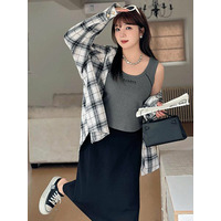 シアートップスのインナーに最適！ショート丈胸ロゴタンクトップ  大きいサイズレディース